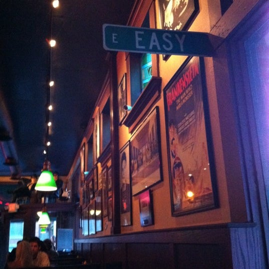 6/22/2012 tarihinde Chyniziyaretçi tarafından Easy Street Cafe'de çekilen fotoğraf