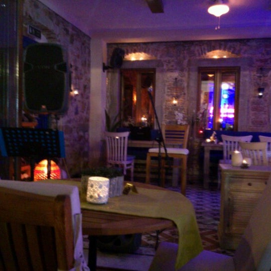 Foto scattata a Luka Lounge &amp; Bar da Okan B. il 8/29/2012