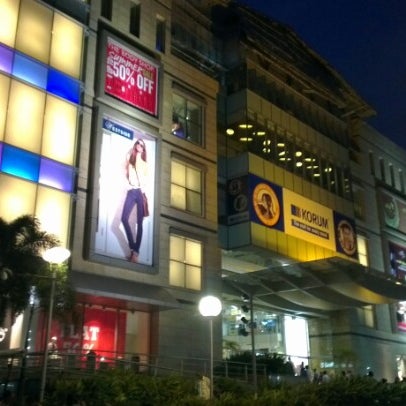 Foto tirada no(a) Korum Mall por Avinash J. em 8/25/2012