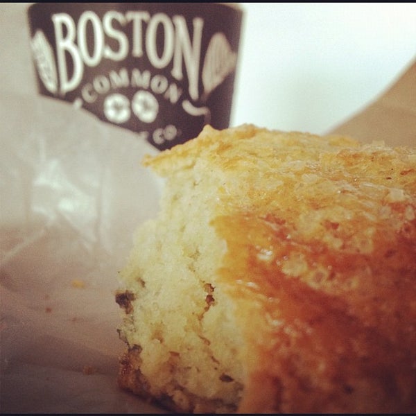 Foto tirada no(a) Boston Common Coffee Company por Jennifer F. em 2/28/2012