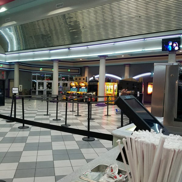 次での写真：Regal Naples 4DX & IMAX 15個のTips