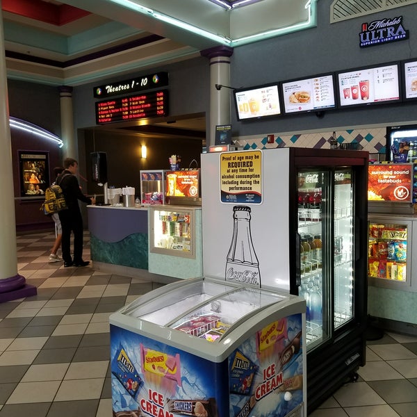 次での写真：Regal Naples 4DX & IMAX 15個のTips