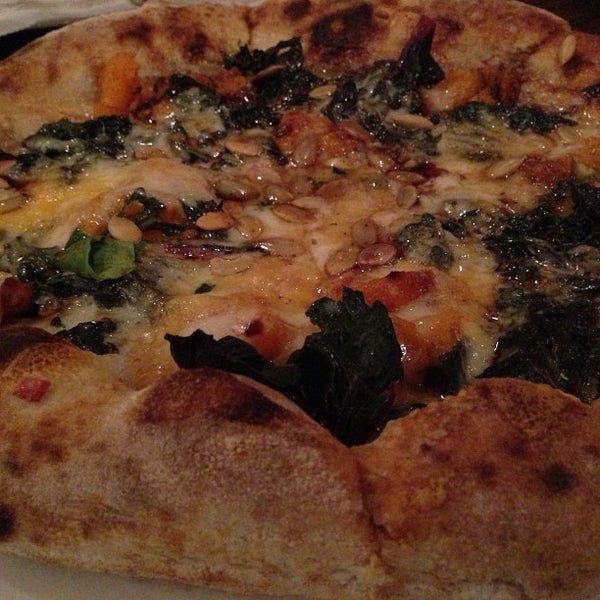 2/13/2013 tarihinde Shelby B.ziyaretçi tarafından Pitfire Artisan Pizza'de çekilen fotoğraf