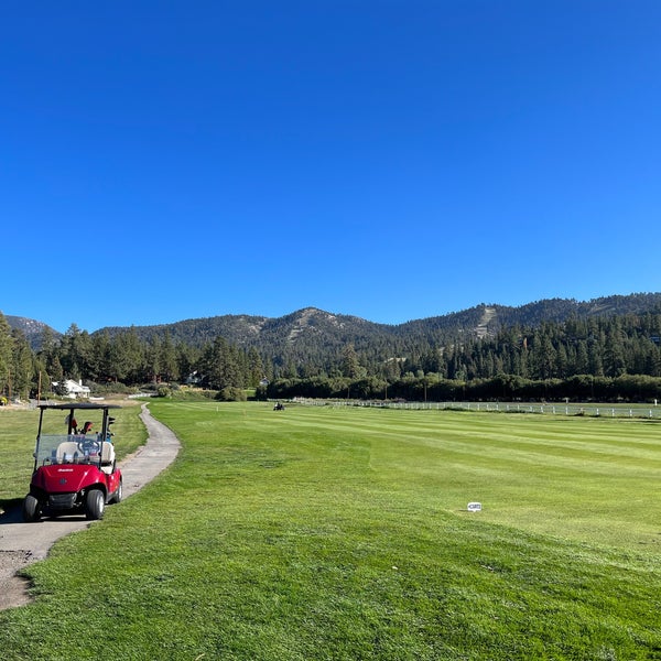 รูปภาพถ่ายที่ Bear Mountain Golf Course โดย Adra เมื่อ 9/17/2022