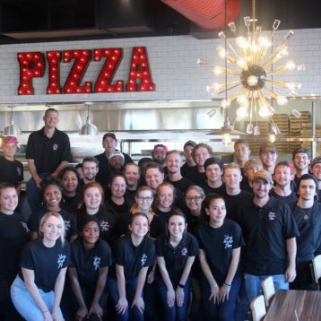 2/4/2018에 Johnny P.님이 Johnny&#39;s New York Style Pizza에서 찍은 사진