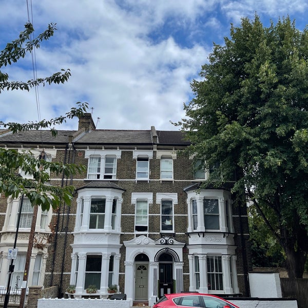 Queen's Park Kingswood Ave