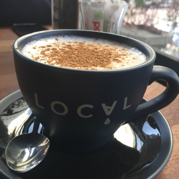 Foto diambil di Local Coffee House oleh Özge pada 12/3/2018