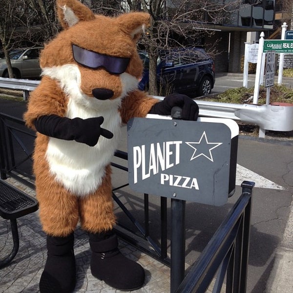 Foto tomada en Planet Pizza - Stamford  por 95.9 THE FOX el 3/14/2013
