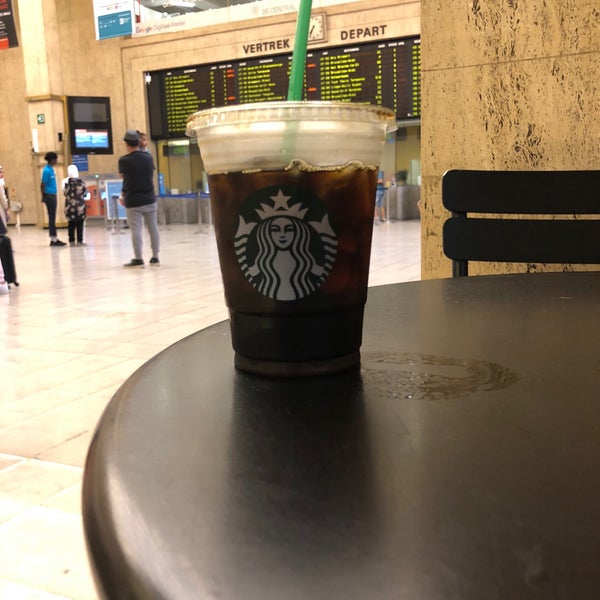 Photo prise au Starbucks par Thomas K. le7/25/2018
