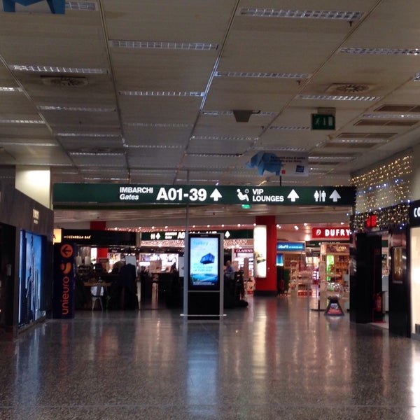 Foto tirada no(a) Aeroporto de Milão Malpensa (MXP) por Gannysya T. em 12/14/2015
