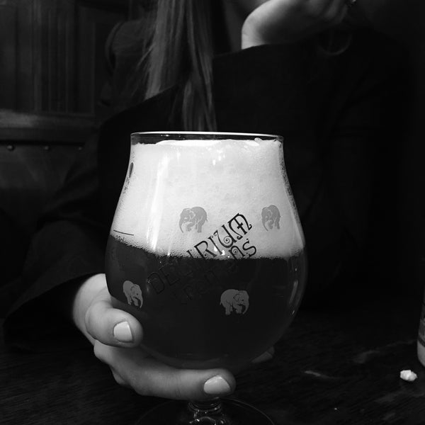 Foto tomada en De Post Belgian Beer Cafe  por Kristina M. el 10/21/2016