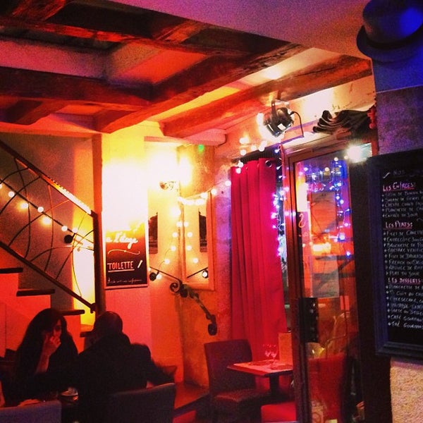 12/29/2012 tarihinde Kvn R.ziyaretçi tarafından Café Pierre'de çekilen fotoğraf