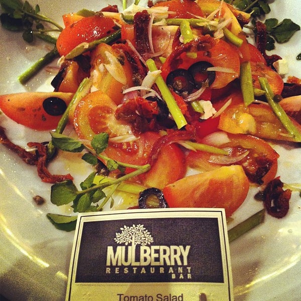 12/4/2012 tarihinde Ramesh V.ziyaretçi tarafından Mulberry Restaurant &amp; Bar'de çekilen fotoğraf