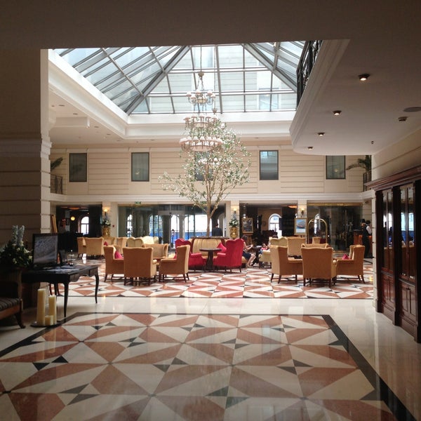 6/23/2013 tarihinde Sophia T.ziyaretçi tarafından Kempinski Hotel Moika 22'de çekilen fotoğraf