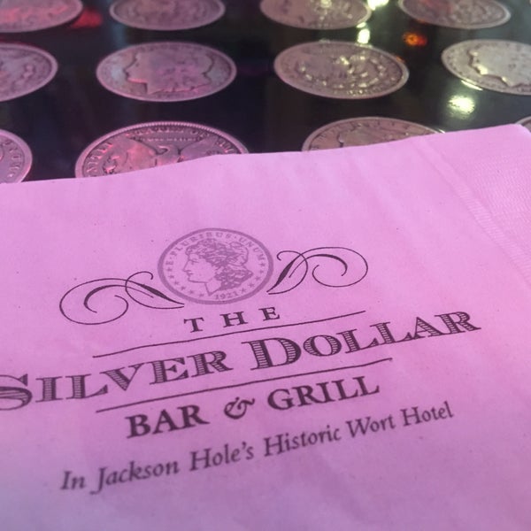 Foto tirada no(a) Silver Dollar Bar &amp; Grill por Devin R. em 6/20/2017
