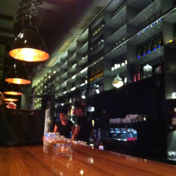 Foto scattata a Time Restaurant &amp; Bar da Ni N. il 5/9/2014