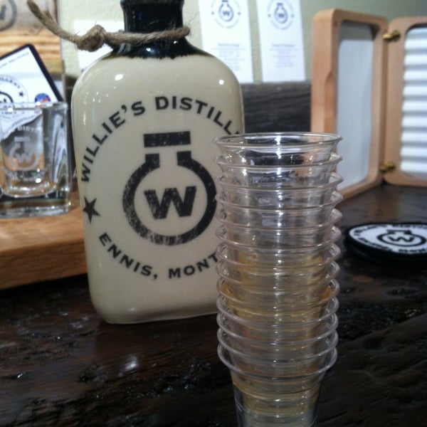 Das Foto wurde bei Willie&#39;s Distillery von Allison am 9/19/2013 aufgenommen