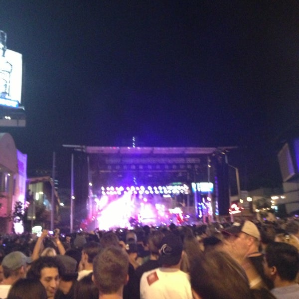 รูปภาพถ่ายที่ Sunset Strip Music Festival โดย ÜGo R. เมื่อ 8/4/2013