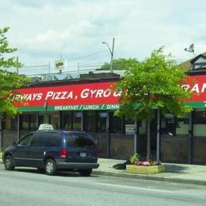 Foto tirada no(a) Airways Pizza, Gyro &amp; Restaurant por Airways Pizza, Gyro &amp; Restaurant em 7/12/2014