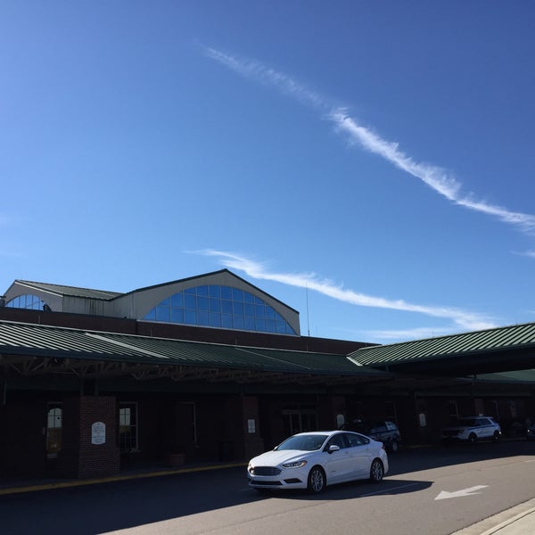 Foto tirada no(a) Wilmington International Airport (ILM) por Joe W. em 2/20/2017