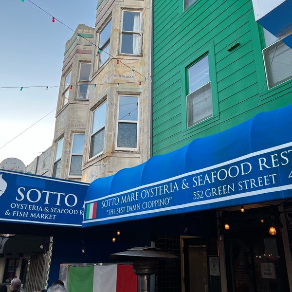Photo prise au Sotto Mare Oysteria &amp; Seafood Restaurant par Joe W. le4/6/2023