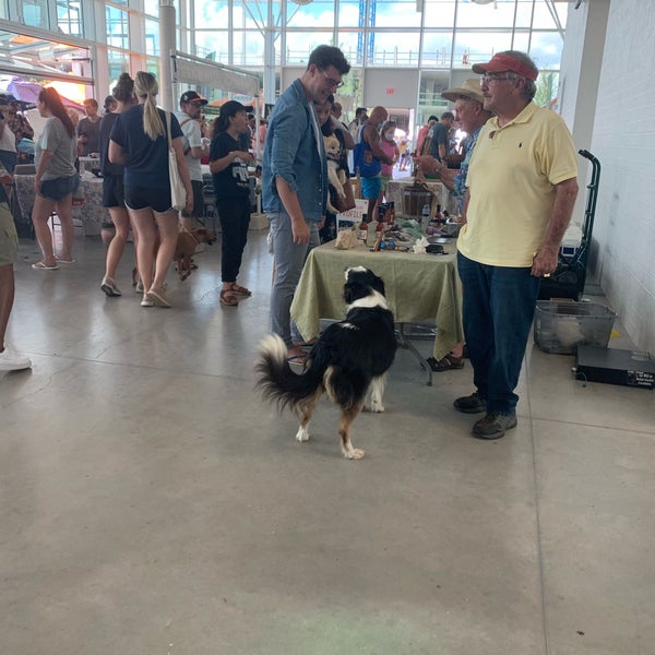 Foto diambil di Mueller Farmers Market oleh N pada 6/27/2021