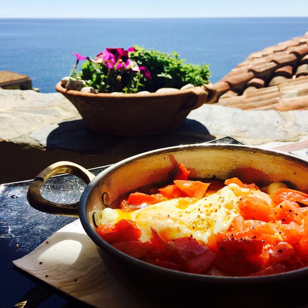 Superb breakfast with stunning view. Try Venetian fried eggs with garlic & tomato, and scrambled eggs!