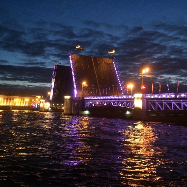 Дворцовый мост Северное сияние