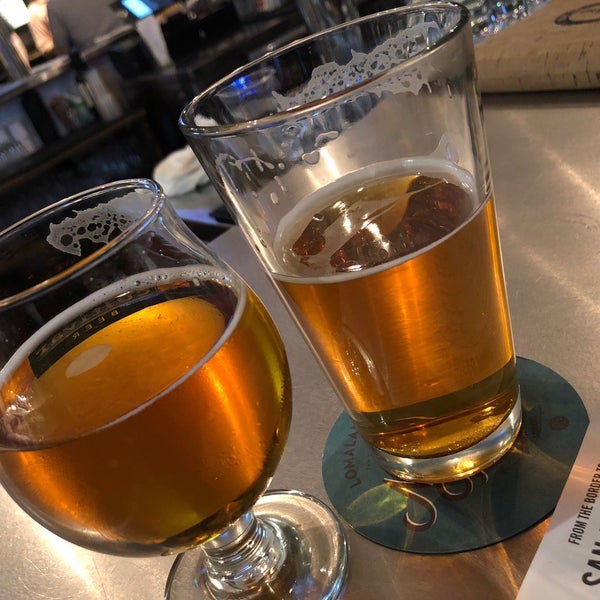 Photo taken at Diving Dog Brewhouse by Andrew Z. on 2/11/2018