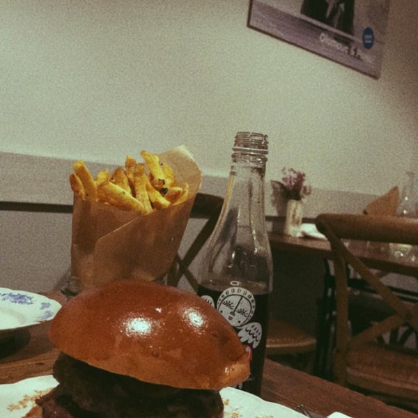 9/16/2019 tarihinde Abdullah🎵ziyaretçi tarafından Dish fine burger bistro'de çekilen fotoğraf
