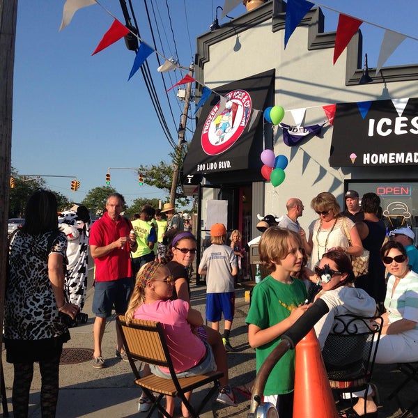 6/24/2015에 Frozen Cow Ices &amp; Cream님이 Frozen Cow Ices &amp; Cream에서 찍은 사진