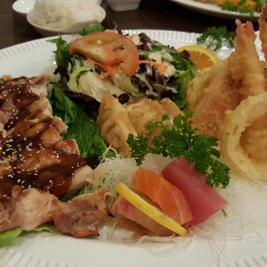 Foto tirada no(a) Masa Sushi por Mandy H. em 7/5/2015