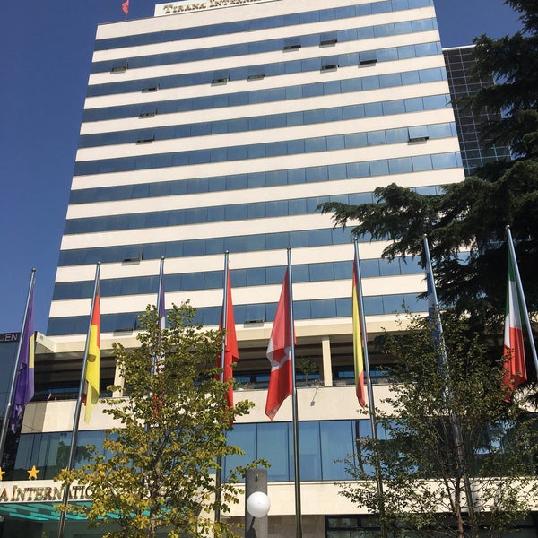 Das Foto wurde bei Tirana International Hotel &amp; Conference Centre von Sevtap S. am 8/31/2017 aufgenommen