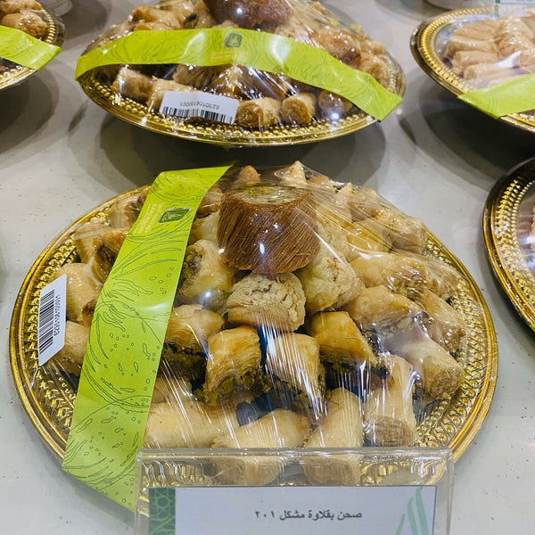 Photos A حلويات سعد الدين Lieu Servant Des Desserts