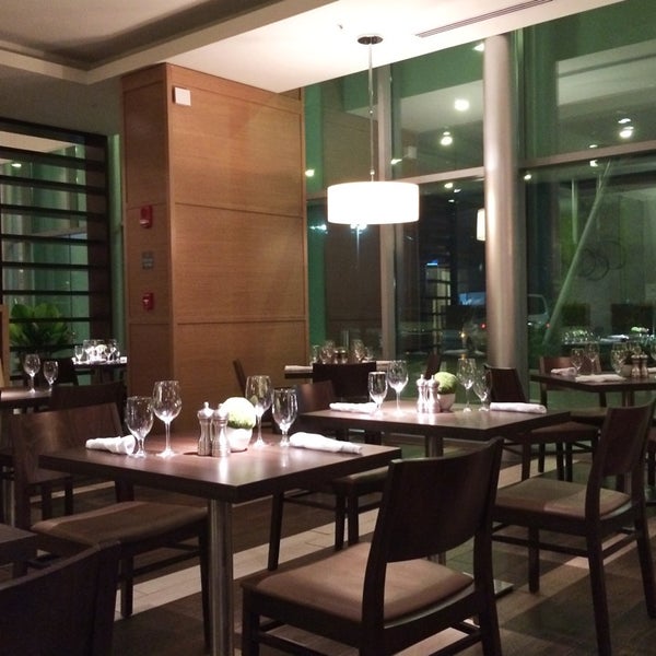 รูปภาพถ่ายที่ Restaurante Canal Bistro โดย Antonio S. เมื่อ 7/10/2014