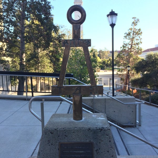 McLaughlin Hall University of CaliforniaBerkeley 76 ziyaretçidan 1