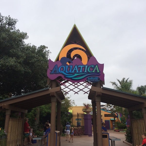 Photo taken at Aquatica San Diego, SeaWorld&#39;s Water Park by Benj A. on 8/8/2014