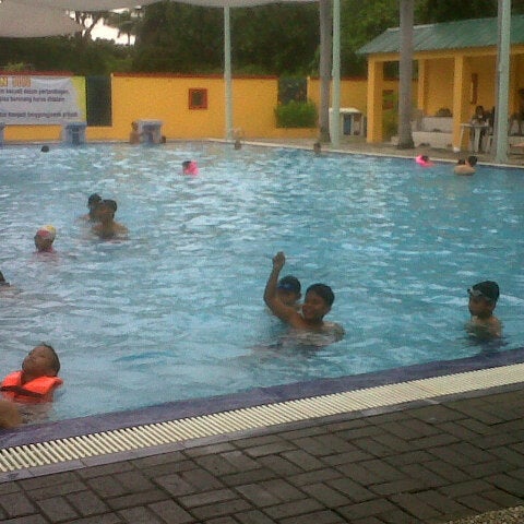 Kolam Renang G Walk Citraland Surabaya Surabaya Jawa Timur