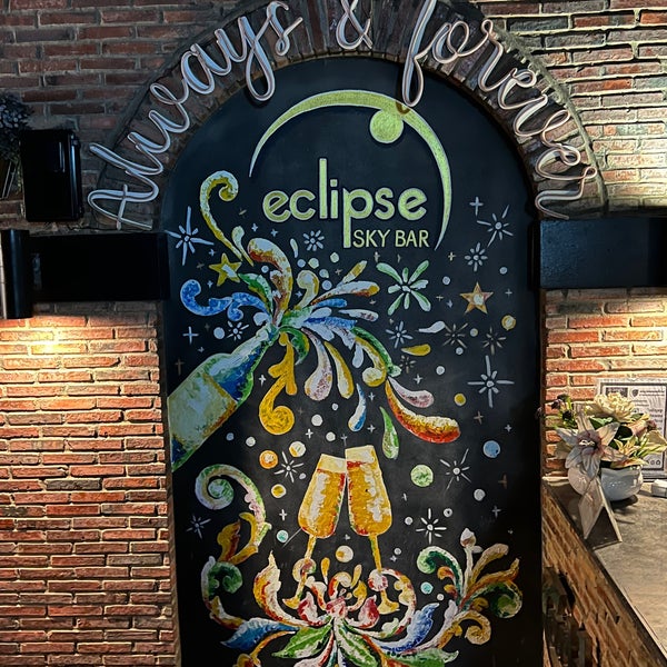 2/17/2023 tarihinde Charlieziyaretçi tarafından Eclipse Sky Bar'de çekilen fotoğraf