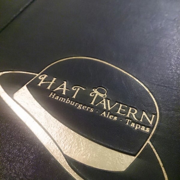 Foto tirada no(a) The HAT Tavern por Charlie em 4/6/2015