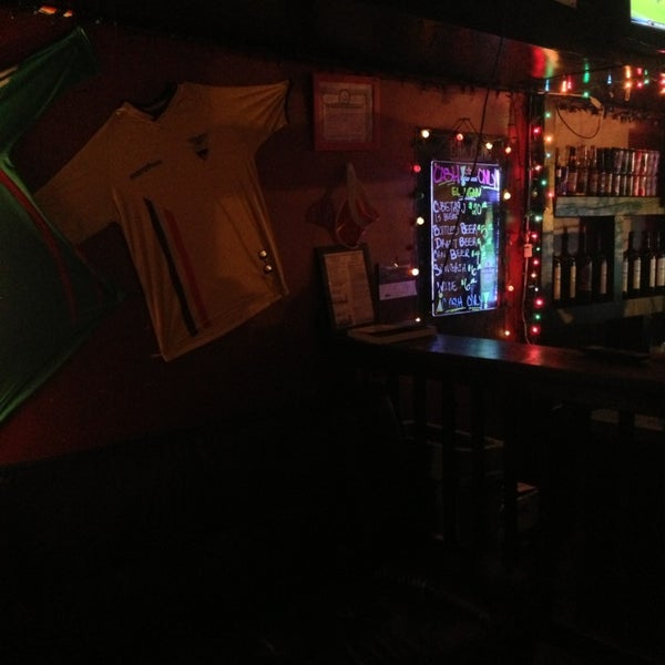 รูปภาพถ่ายที่ The Spot Bar &amp; Lounge โดย Miguel A. เมื่อ 9/4/2013