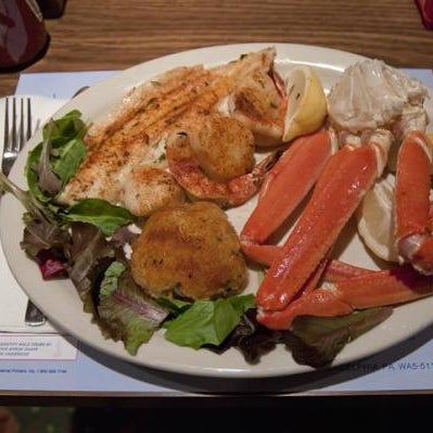 Foto scattata a DiNardo&#39;s Famous Seafood da DiNardo&#39;s Famous Seafood il 7/14/2014