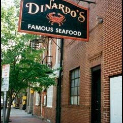 Foto diambil di DiNardo&#39;s Famous Seafood oleh DiNardo&#39;s Famous Seafood pada 7/14/2014