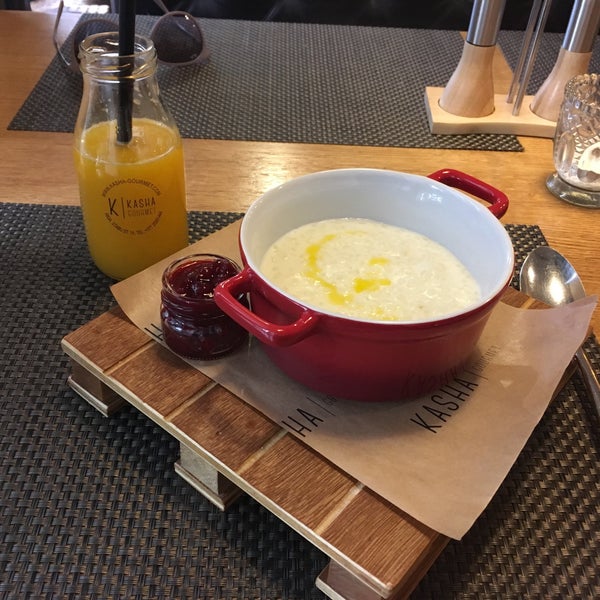 Rice KASHA with lingonberry jam and fresh orange juice, delicious! Relaxing breakfast time ☕️