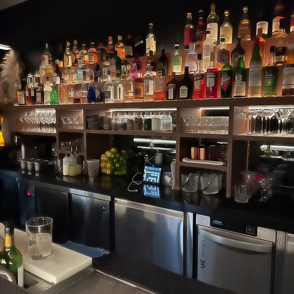 Foto diambil di LUMO Bar &amp; Restaurant oleh Su pada 5/5/2022