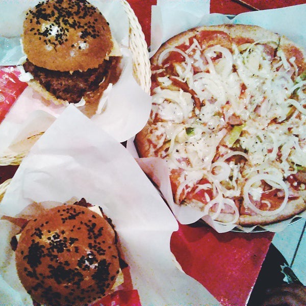 R.Kelly Pizza Pizzeria