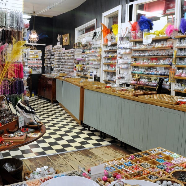 7/24/2014 tarihinde The Bead Shopziyaretçi tarafından The Bead Shop'de çekilen fotoğraf