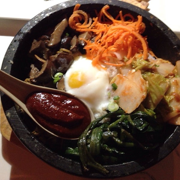 Photo prise au Shokudo By World Resources Cafe par Helen B. le3/14/2014