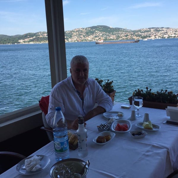 Foto scattata a İskele Restaurant da Deniz A. il 6/1/2018