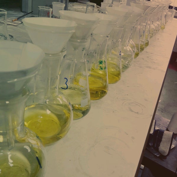 Ученые биологи. Лаборатория биотехнологии. Система spri openplex horiba. Биотехнология в медицине. Почвенная лаборатория.